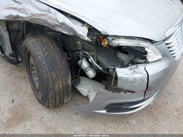 44725274 :رقم المزاد ، 1C3CCBAB0EN210631 vin ، 2014 Chrysler 200 Lx مزاد بيع