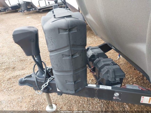 4X4TPAH22KN052668 Palomino Solaire Ultra