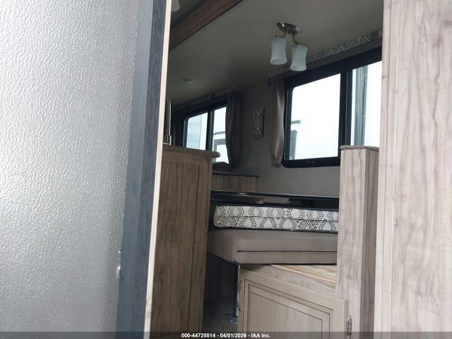 4X4TPAH22KN052668 Palomino Solaire Ultra