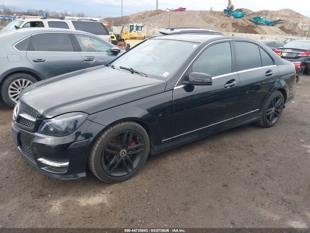 2012 MERCEDES-BENZ C 300 WDDGF8BB7CA686293 Photo 1