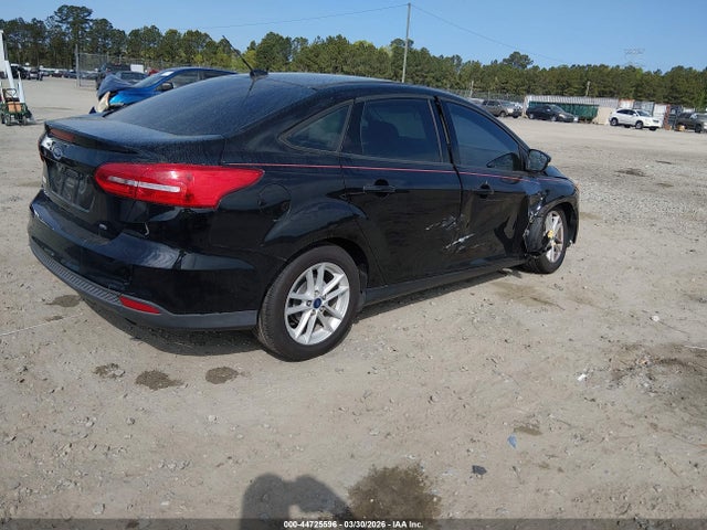 Ford FOCUS SE 2017 1FADP3F27HL334582 Image 4