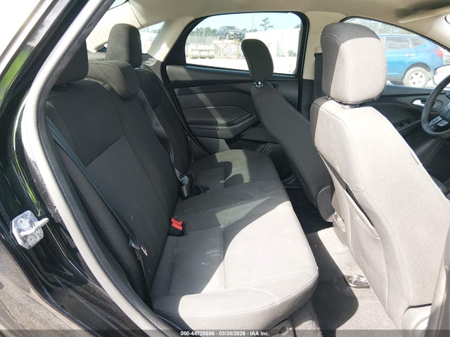 Ford FOCUS SE 2017 1FADP3F27HL334582 Image 8