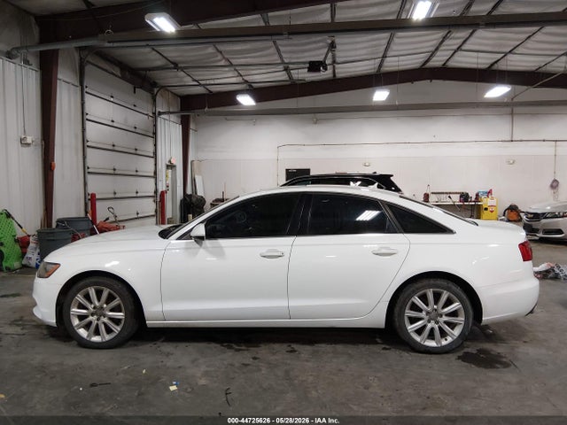 2013 Audi A6 2.0t Premium მანქანა იყიდება აუქციონზე, vin: WAUGFAFC8DN058156, აუქციონის ნომერი: 44725626