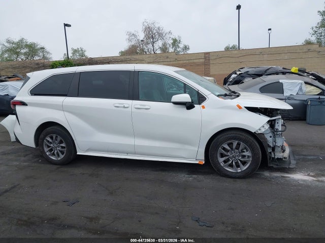 2022 Toyota Sienna Le მანქანა იყიდება აუქციონზე, vin: 5TDKRKEC4NS121969, აუქციონის ნომერი: 44725630