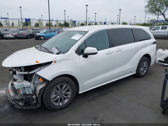 2022 Toyota Sienna Le მანქანა იყიდება აუქციონზე, vin: 5TDKRKEC4NS121969, აუქციონის ნომერი: 44725630