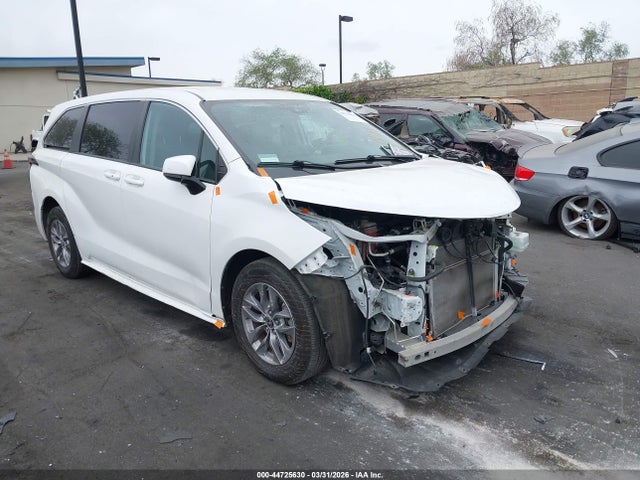 2022 Toyota Sienna Le მანქანა იყიდება აუქციონზე, vin: 5TDKRKEC4NS121969, აუქციონის ნომერი: 44725630