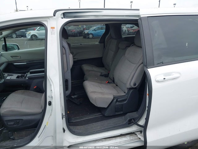 2022 Toyota Sienna Le მანქანა იყიდება აუქციონზე, vin: 5TDKRKEC4NS121969, აუქციონის ნომერი: 44725630
