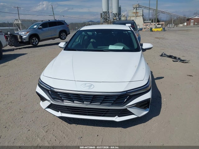 KMHLL4DGXSU050494 Hyundai ELANTRA SE