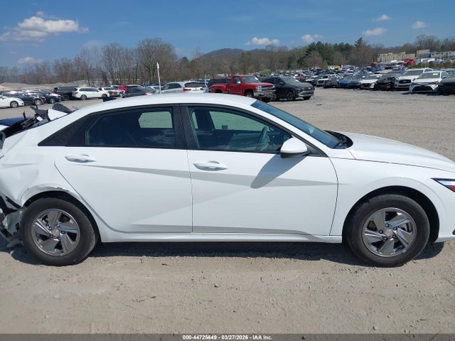 KMHLL4DGXSU050494 Hyundai ELANTRA SE