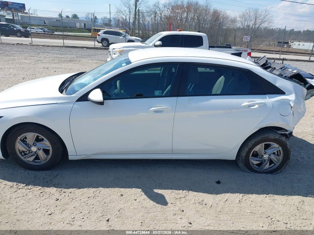 KMHLL4DGXSU050494 Hyundai ELANTRA SE