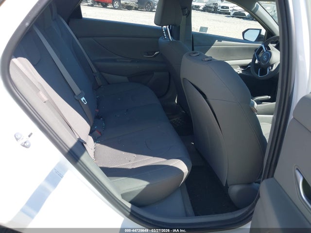 KMHLL4DGXSU050494 Hyundai ELANTRA SE