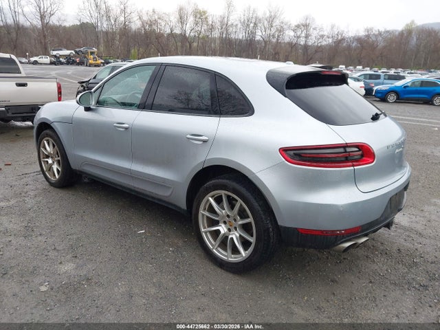 2016 PORSCHE MACAN WP1AB2A52GLB56178 Photo 2