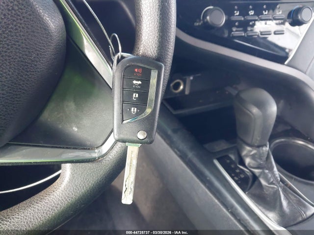 Продажа на аукционе авто 2018 Toyota Camry Le, vin: 4T1B11HK9JU613418, номер лота: 44725737
