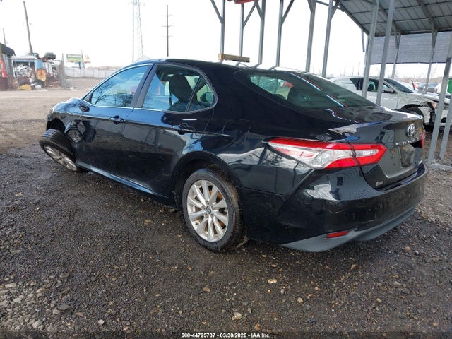 Продажа на аукционе авто 2018 Toyota Camry Le, vin: 4T1B11HK9JU613418, номер лота: 44725737