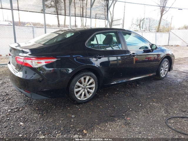 Продажа на аукционе авто 2018 Toyota Camry Le, vin: 4T1B11HK9JU613418, номер лота: 44725737