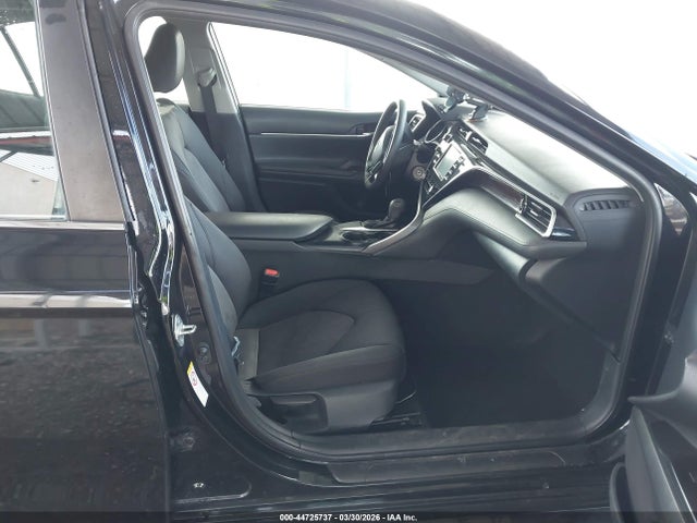 Продажа на аукционе авто 2018 Toyota Camry Le, vin: 4T1B11HK9JU613418, номер лота: 44725737