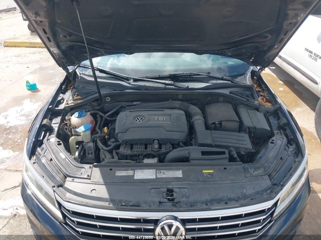 2017 Volkswagen Passat 1.8t Se მანქანა იყიდება აუქციონზე, vin: 1VWBT7A39HC039730, აუქციონის ნომერი: 44725850