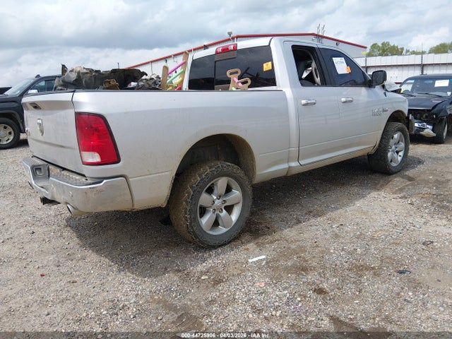 1C6RR7GT0HS578628 RAM 1500 Big Horn 4x4 6&#039;4 Box