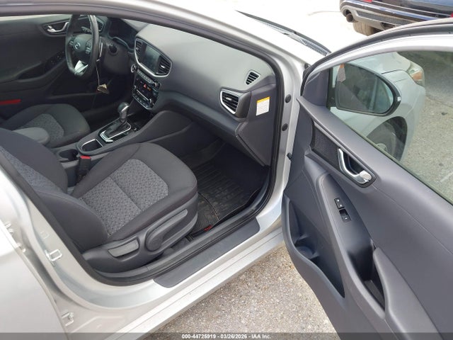 2019 HYUNDAI IONIQ HYBRID KMHC75LC3KU139767 Photo 4