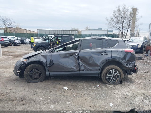 Toyota RAV4 LE 2018 JTMBFREV6JJ227902 Image 13