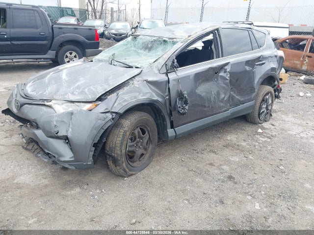 Toyota RAV4 LE 2018 JTMBFREV6JJ227902 Image 2