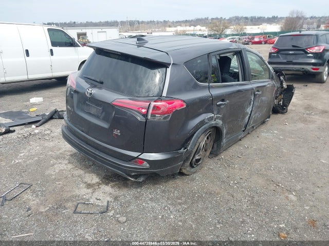 Toyota RAV4 LE 2018 JTMBFREV6JJ227902 Image 4