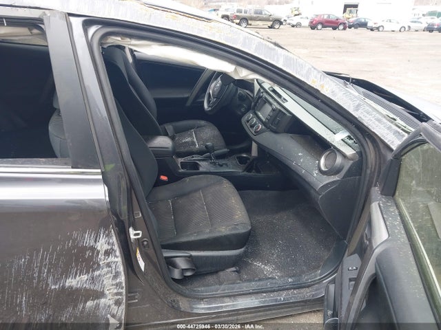 Toyota RAV4 LE 2018 JTMBFREV6JJ227902 Image 5