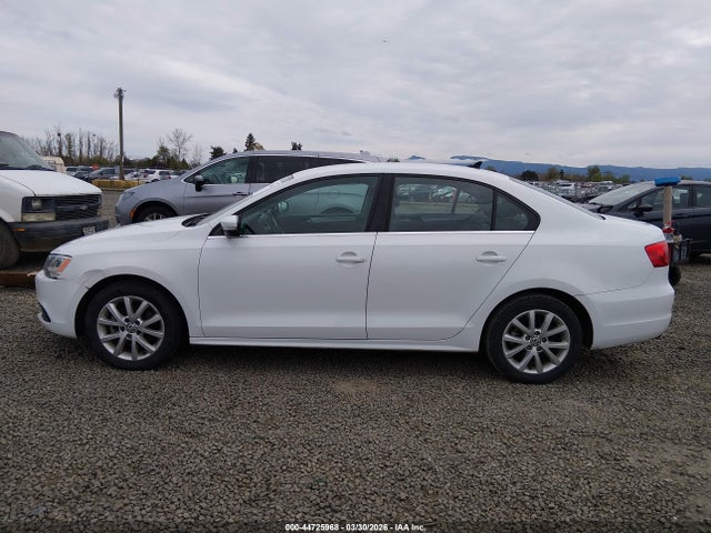2014 Volkswagen Jetta 1.8t Se მანქანა იყიდება აუქციონზე, vin: 3VWD17AJXEM417643, აუქციონის ნომერი: 44725968