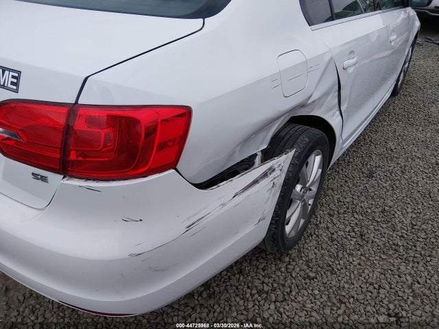 2014 Volkswagen Jetta 1.8t Se მანქანა იყიდება აუქციონზე, vin: 3VWD17AJXEM417643, აუქციონის ნომერი: 44725968