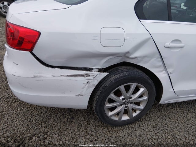 2014 Volkswagen Jetta 1.8t Se მანქანა იყიდება აუქციონზე, vin: 3VWD17AJXEM417643, აუქციონის ნომერი: 44725968