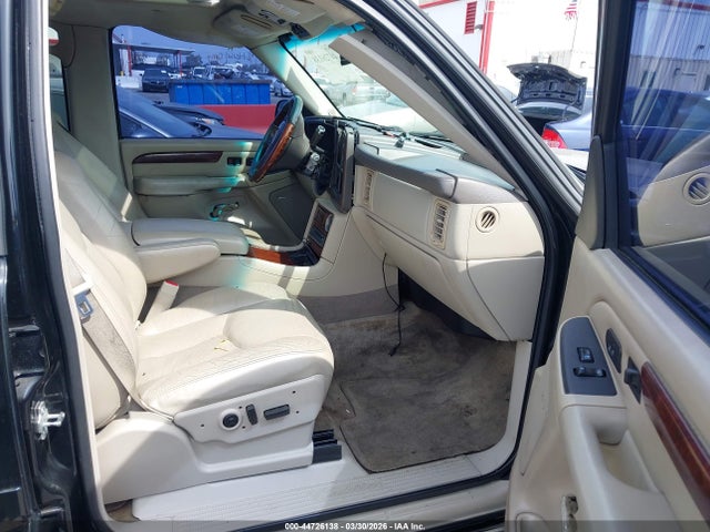 44726138 :رقم المزاد ، 1GYEC63T95R123511 vin ، 2005 Cadillac Escalade Standard مزاد بيع