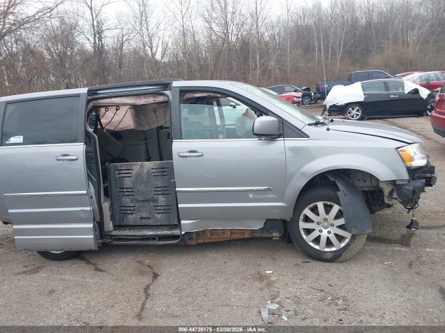 44726175 :رقم المزاد ، 2C4RC1BG8FR534232 vin ، 2015 Chrysler Town & Country Touring مزاد بيع