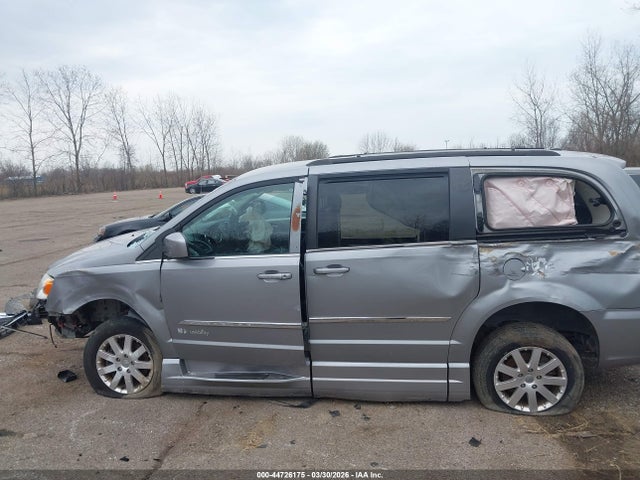 44726175 :رقم المزاد ، 2C4RC1BG8FR534232 vin ، 2015 Chrysler Town & Country Touring مزاد بيع