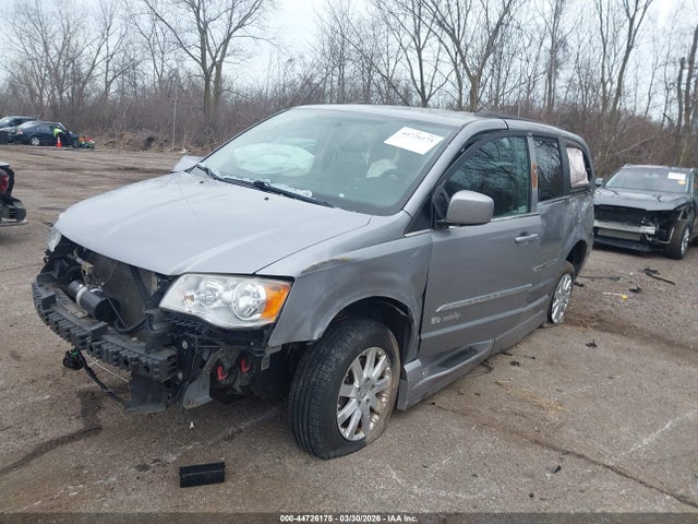 44726175 :رقم المزاد ، 2C4RC1BG8FR534232 vin ، 2015 Chrysler Town & Country Touring مزاد بيع