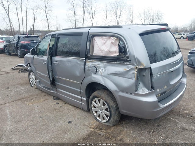 44726175 :رقم المزاد ، 2C4RC1BG8FR534232 vin ، 2015 Chrysler Town & Country Touring مزاد بيع
