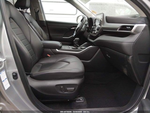 5TDGZRBH6NS161341 Toyota Highlander Xle
