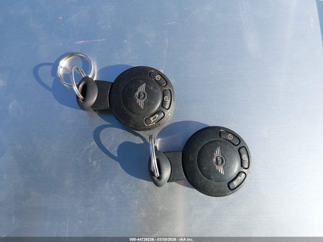 2010 MINI COOPER WMWMF7C57ATX45258 Photo 10