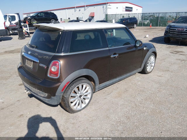 2010 MINI COOPER WMWMF7C57ATX45258 Photo 3