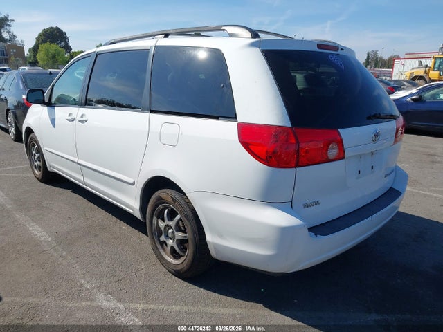 2010 TOYOTA SIENNA 5TDKK4CC8AS323694 Photo 2