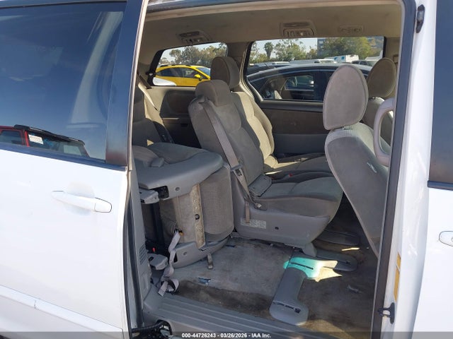2010 TOYOTA SIENNA 5TDKK4CC8AS323694 Photo 7