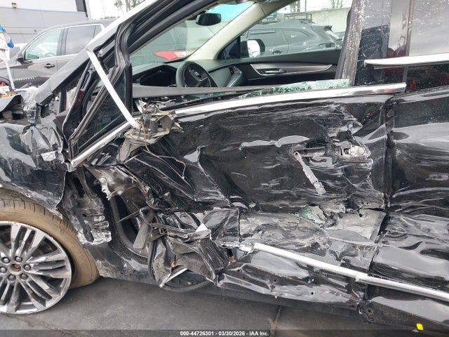 1GYKNCRS3HZ268588 Cadillac Xt5 Premium Luxury