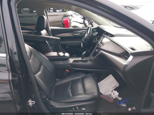 1GYKNCRS3HZ268588 Cadillac Xt5 Premium Luxury