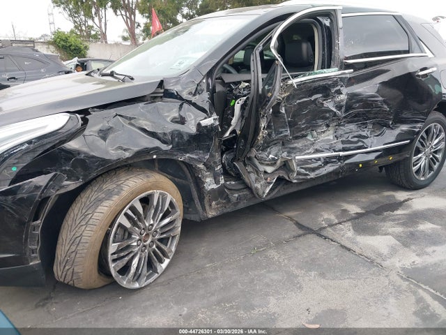1GYKNCRS3HZ268588 Cadillac Xt5 Premium Luxury
