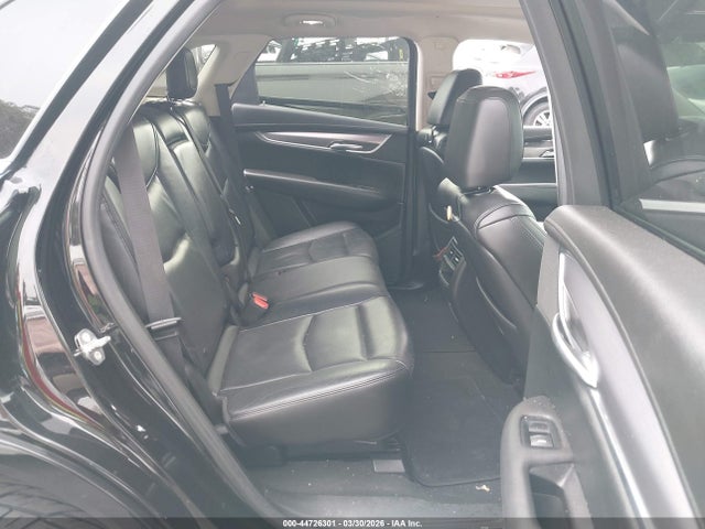 1GYKNCRS3HZ268588 Cadillac Xt5 Premium Luxury