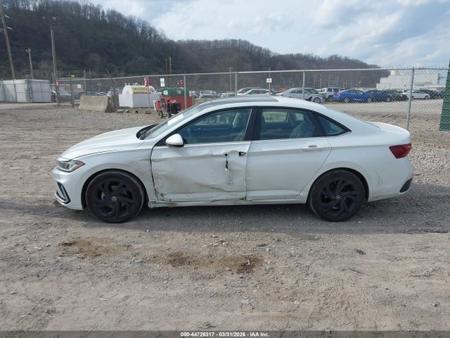 Auction sale of the 2025 Volkswagen Jetta 1.5t Se, vin: 3VW7X7BU0SM013640, lot number: 44726317