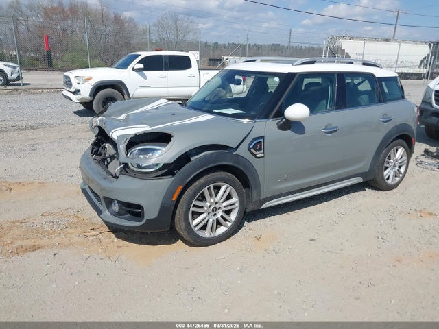 Mini Countryman Cooper S 2018 WMZYT5C30J3E61425 Image 2