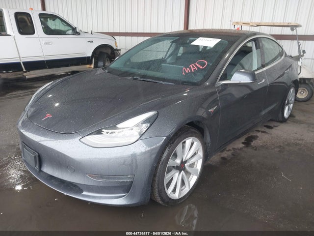 2018 Tesla Model 3 Long Range/mid Range მანქანა იყიდება აუქციონზე, vin: 5YJ3E1EA4JF050215, აუქციონის ნომერი: 44726477