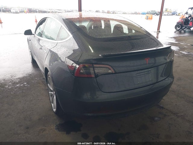 2018 Tesla Model 3 Long Range/mid Range მანქანა იყიდება აუქციონზე, vin: 5YJ3E1EA4JF050215, აუქციონის ნომერი: 44726477