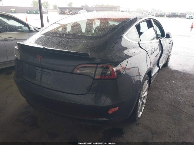2018 Tesla Model 3 Long Range/mid Range მანქანა იყიდება აუქციონზე, vin: 5YJ3E1EA4JF050215, აუქციონის ნომერი: 44726477
