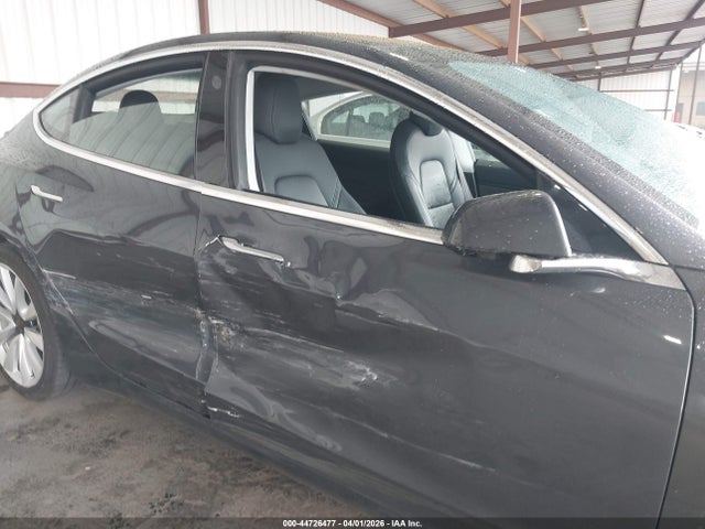 2018 Tesla Model 3 Long Range/mid Range მანქანა იყიდება აუქციონზე, vin: 5YJ3E1EA4JF050215, აუქციონის ნომერი: 44726477